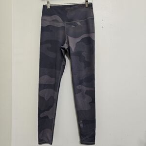 YELETE ACTIVE size Small Gray Camo Print Pull On Leggings